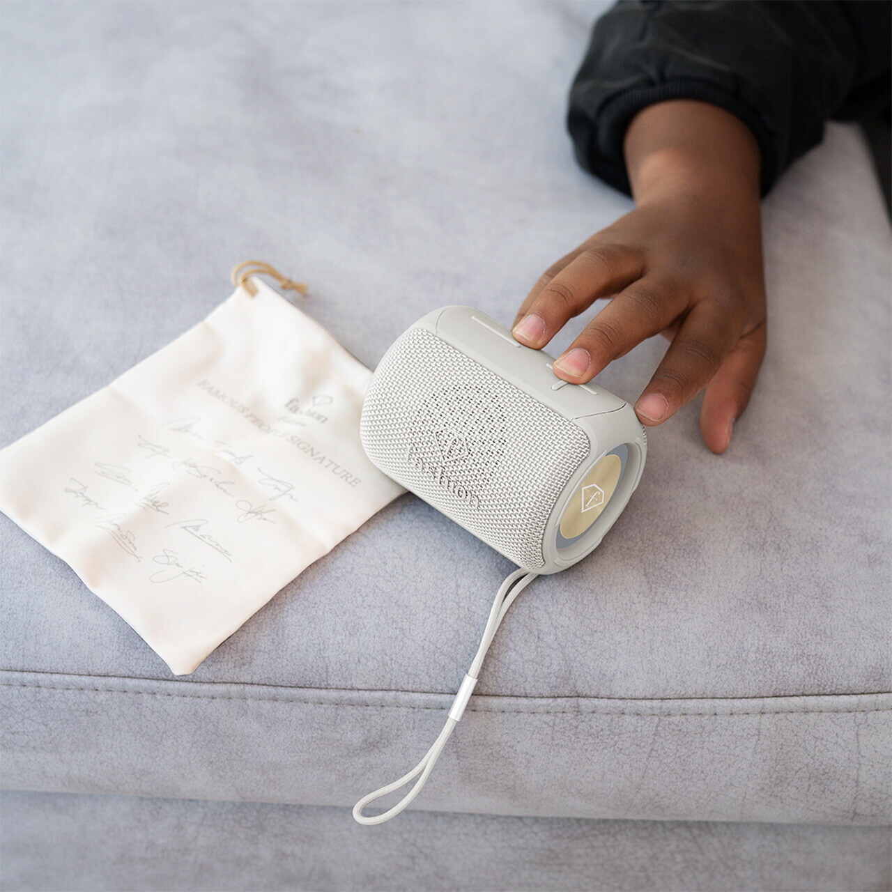 Boxa Bluetooth S Fashion TV, Matte Cream-Gold, 8.5x8.9x11.5 cm, crem - imagine 7